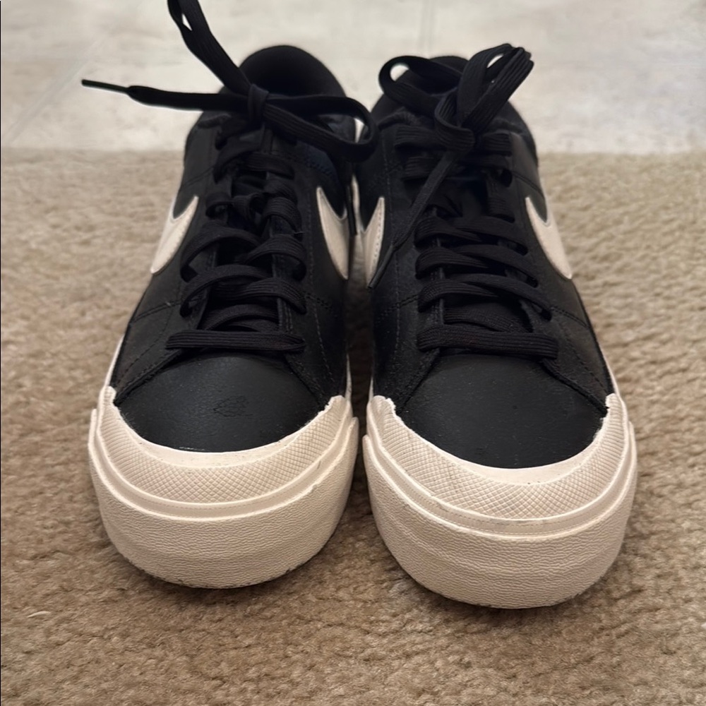 Nike Black and White Women's Sneakers
